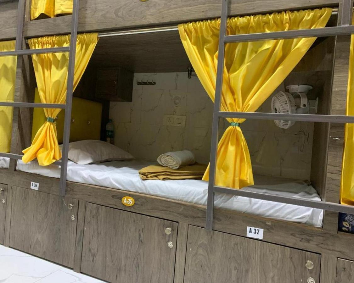 Neenava Dormitory Mumbai Exterior foto