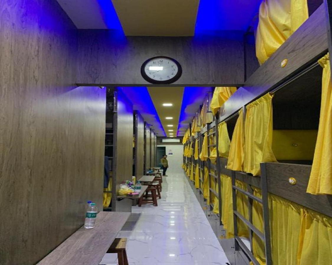 Neenava Dormitory Mumbai Exterior foto