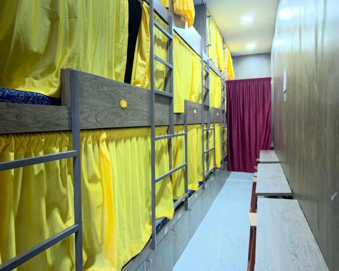 Neenava Dormitory Mumbai Exterior foto